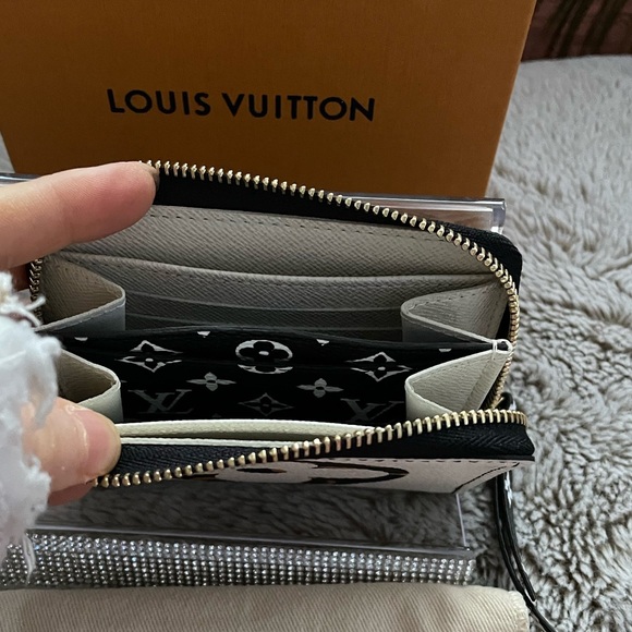 Louis Vuitton Jungle Zippy Coin Purse Wallet - Full Set - Picture 4 of 7